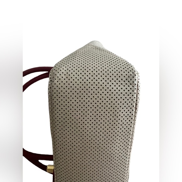 CHANEL Perforated Flap Bag Beige/Red 6 Series - Picture 8 of 17